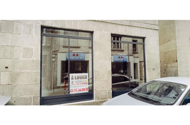 Rue Principale d'Aubusson Local commercial avec nouvelle vitrine double vitrage - B