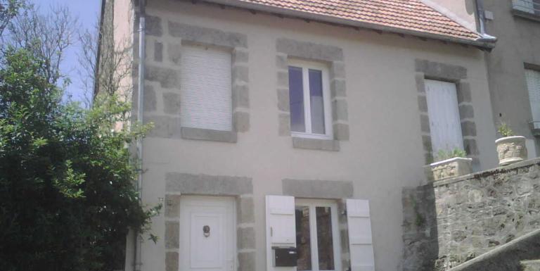 Maison sur les hauteurs d'Aubusson avec jardin plein sud