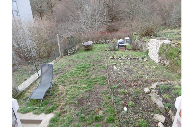 Maison sur les hauteurs d'Aubusson avec jardin plein sud - H