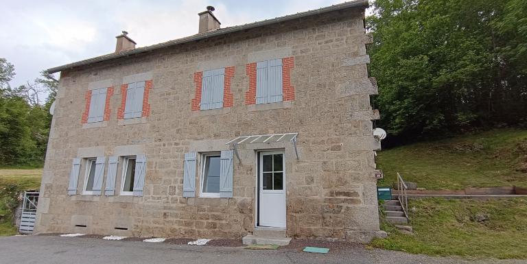 Maison creusoise entièrement rénovée, 3 chambres , SH 140 m²