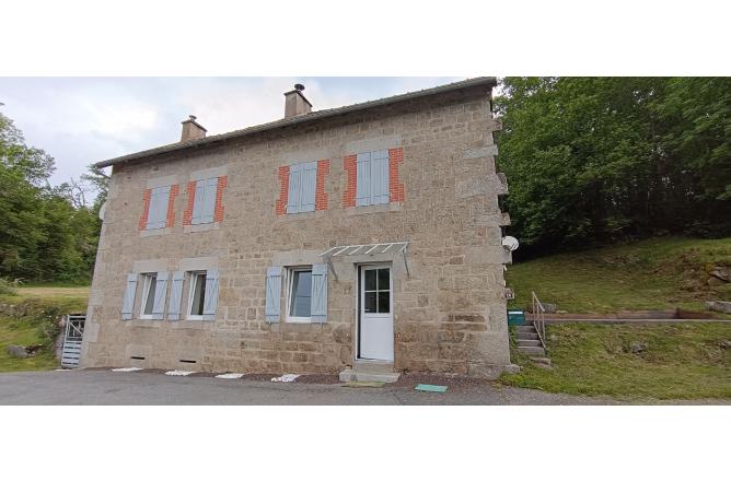 Maison creusoise entièrement rénovée, 3 chambres , SH 140 m² - A