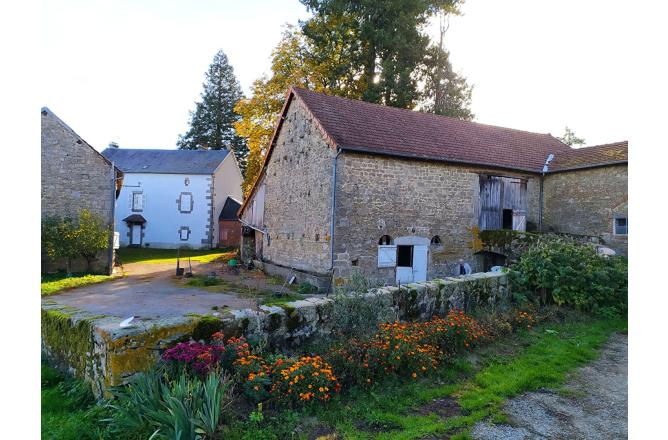 GRANDE PROPRIETE AVEC MAISON DE MAITRE - P