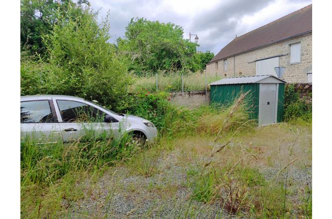 MAISON BONNE PERFORMANCE ENERGETIQUE AVEC PETIT JARDIN - I