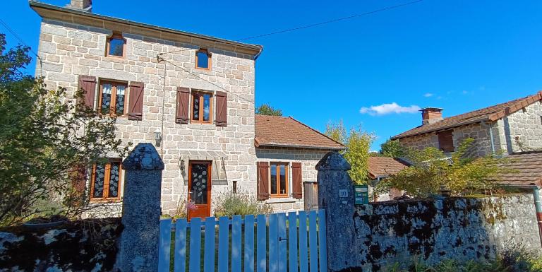 Charmante maison de campagne avec dépendances