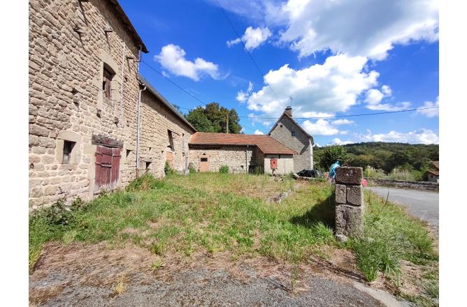 JOLIE MAISON AVEC VUE DEGAGEE ET GRANDES DEPENDANCES - H