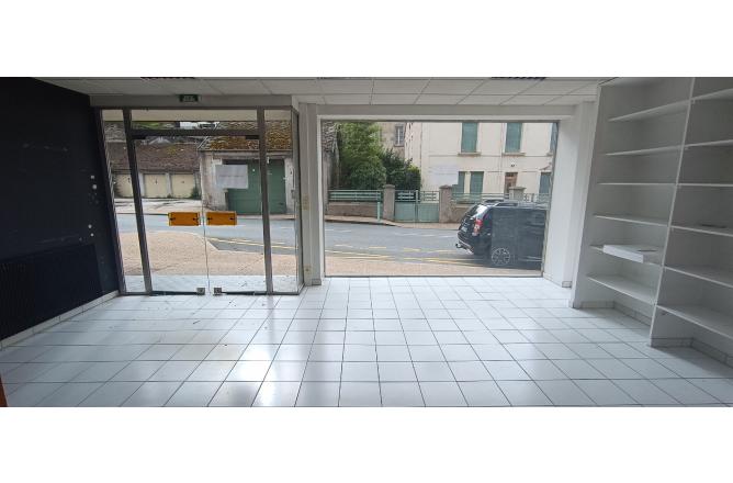 Local commercial 93 m2 centre ville AUBUSSON - B