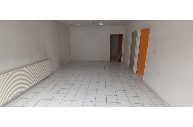 Local commercial 93 m2 centre ville AUBUSSON - D