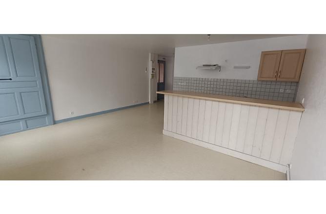 Appartement F3 , centre ville Aubusson, grand séjour 29 m2 - B