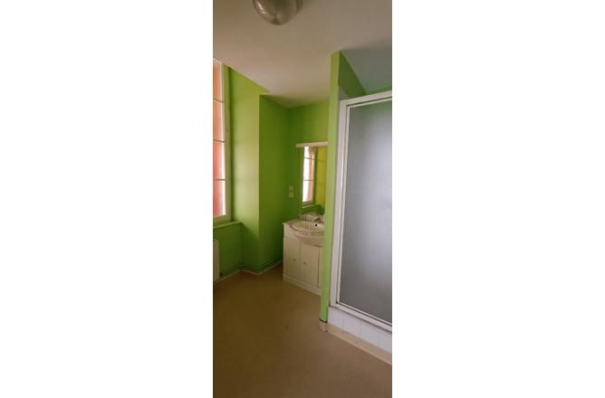 Appartement F3 , centre ville Aubusson, grand séjour 29 m2 - H