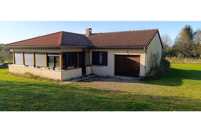 Maison meublée, 2 Chambres, véranda et grand garage - A