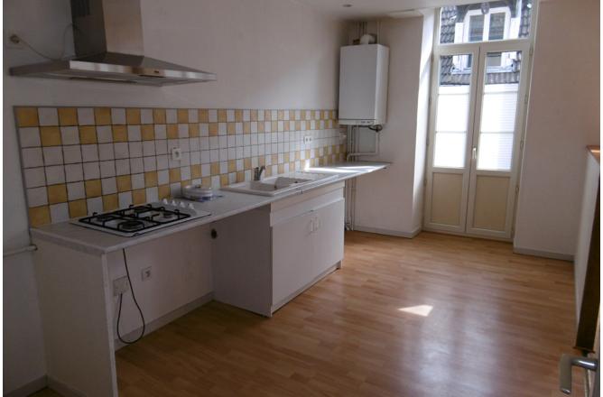 Appartement centre ville , 3 chambres, balcon plein sud - B