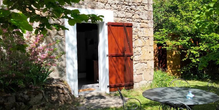 Bâtiment aménagé sur terrain de 2100 m2