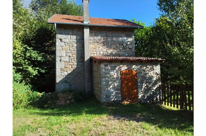 Bâtiment aménagé sur terrain de 2100 m2 - B