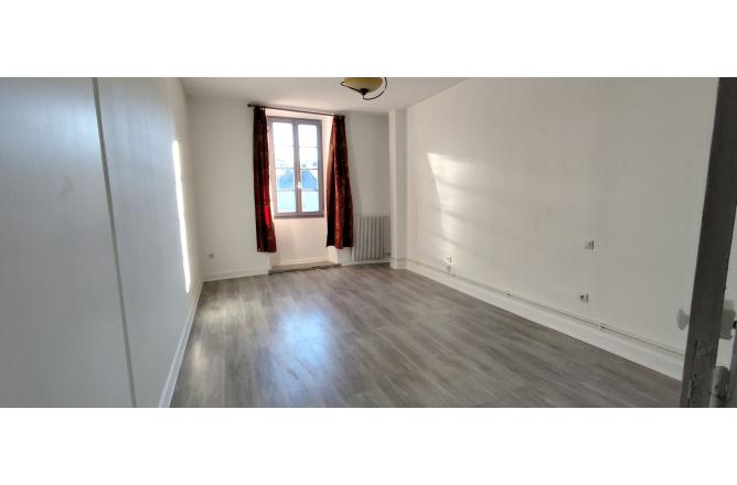 Appartement F4 de 110 M2 Centre ville Aubusson - C