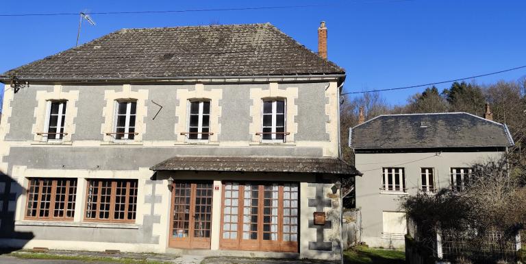 Propriété de 2 maisons , Bord de rivière et grand terrain