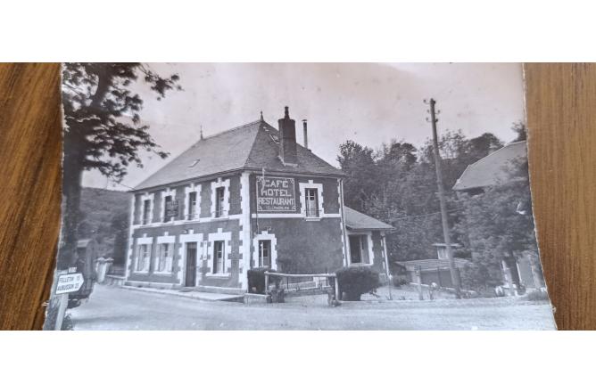 Propriété de 2 maisons , Bord de rivière et grand terrain - L